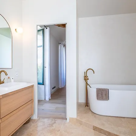 Mila - A 450 M De La 펜션 *