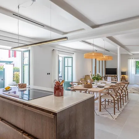 בית נופש Mila - A 450 M De La