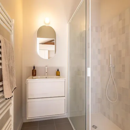 Mila - A 450 M De La *