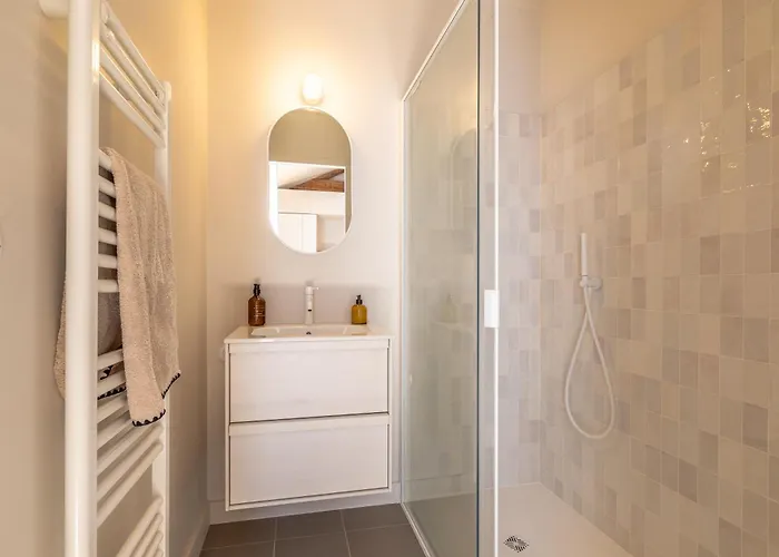 Mila - A 450 M De La *